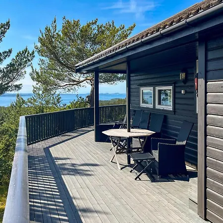 4 Bedroom Cozy In Holiday home *