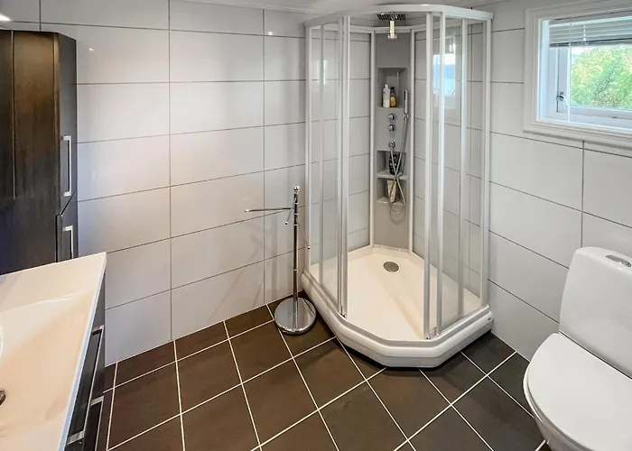 4 Bedroom Cozy In Semesterbostad